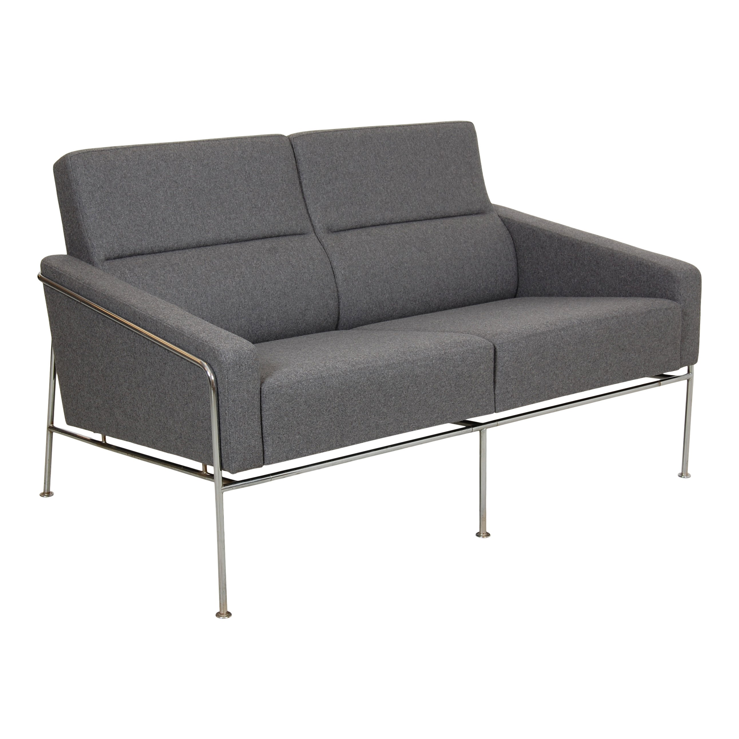 Arne Jacobsen 2 person Airport sofa model 3302